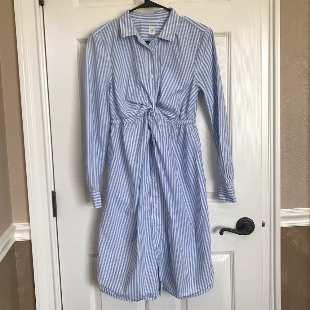 NWOT Gap Maternity Twist-Front Shirtdress